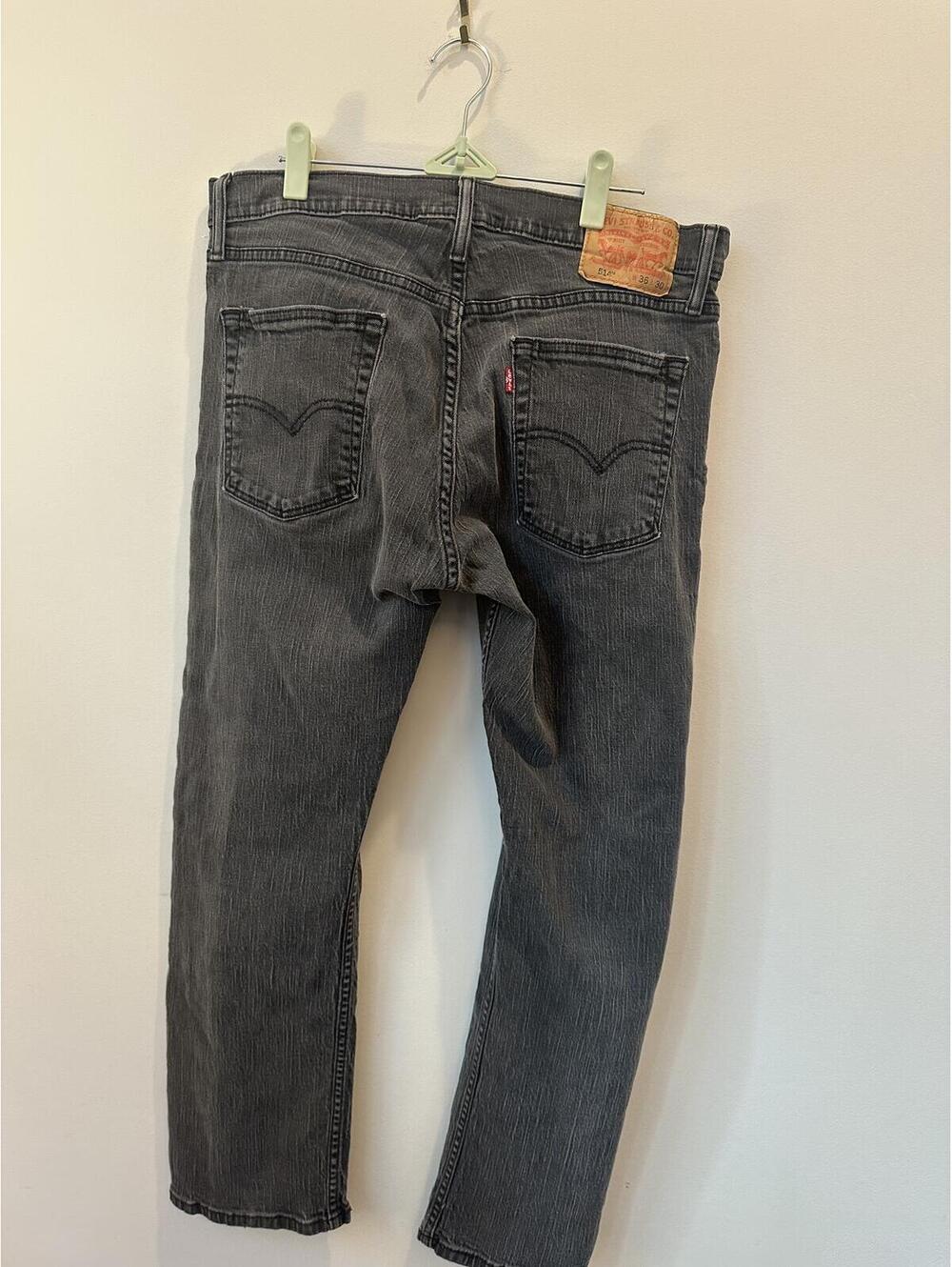 Size 36 inseam 29” Men Levi’s 514 straight leg faded black wash
